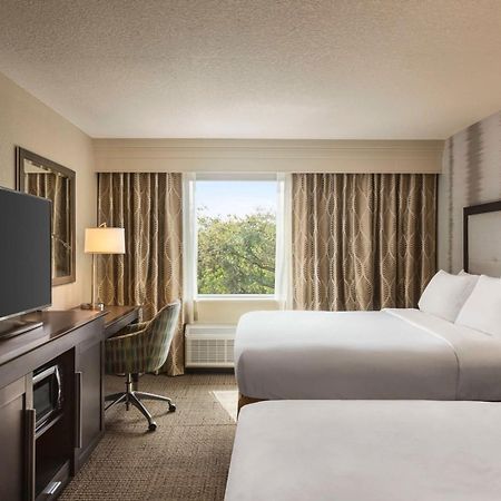 Hampton Inn Пемброк-Пайнс Экстерьер фото